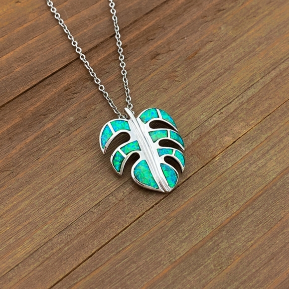 ✨New✨ Opal Leaf 🌿 Elegant and stylish necklace - Picture 2 of 2